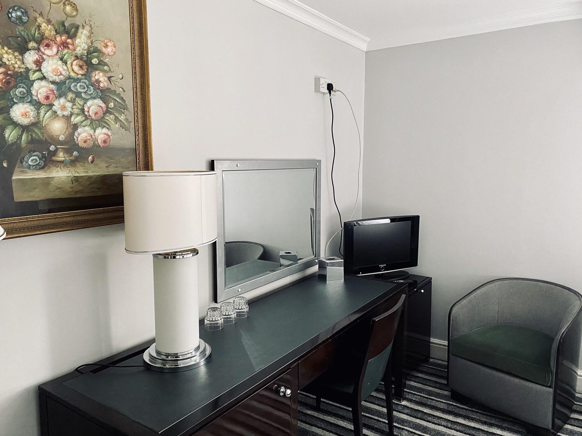 My Place Hotel Лондон Екстер'єр фото