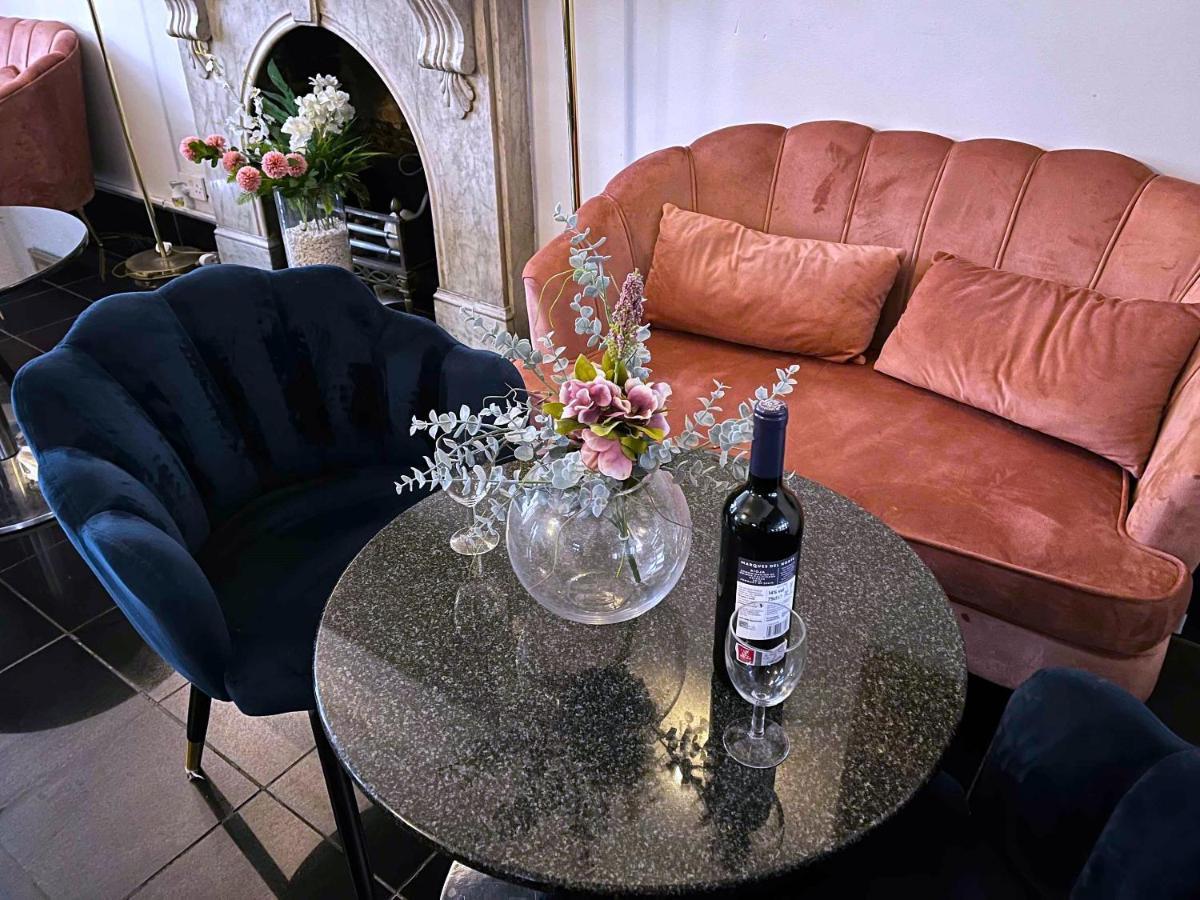 My Place Hotel Лондон Екстер'єр фото