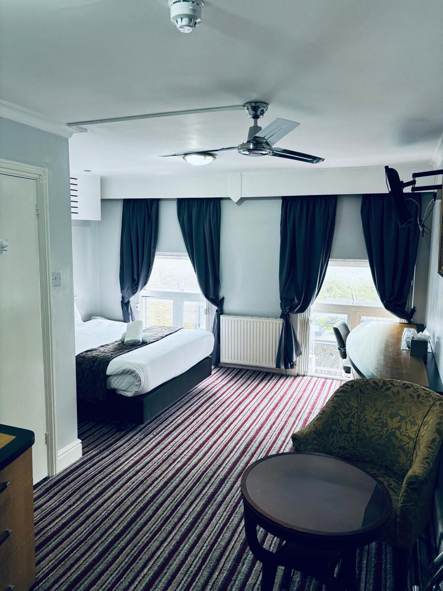 My Place Hotel Лондон Екстер'єр фото